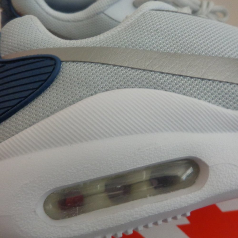 Nike Air Max Oketo. New. Women Size: 8. - Picture 7 of 9